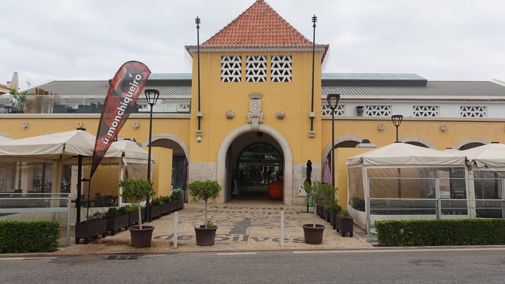 Markt in Silves: Frisches Obst, Gemüse, Fisch und mehr am Samstag.