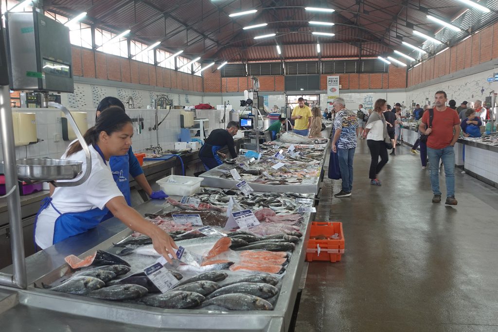 Authentisches Fischerstädtchen Olhᾶo an der Algarve