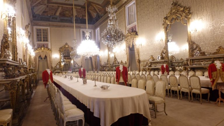 Großer Speisesaal im Palacio Nacional da Ajuda: Sitz der portugiesischen Könige. Heute Museum.