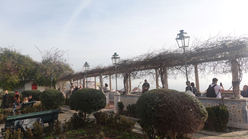 Ein Ort zum Verweilen: Miradouro de Santa Luzia