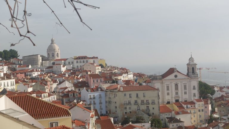 Aussichtspunkt Miradouro de Santa Luzia: Fantastische Sicht auf Lissabon