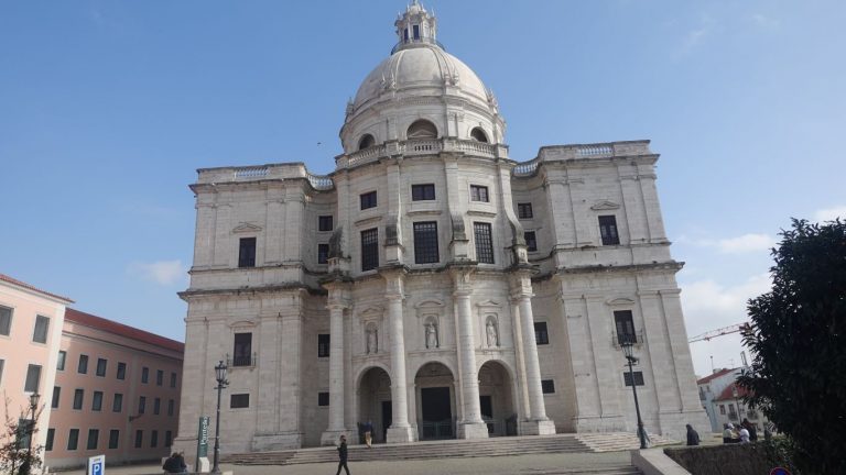 Außenansicht: Nationales Pantheon in Lissabon: Grabesstätte berühmter Portugiesen.