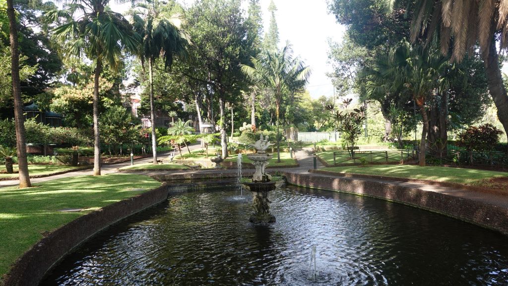 sehr schöne Parklandschaft, hier genoss schon Kaiserin Sissi die gesunde Madeiraluft