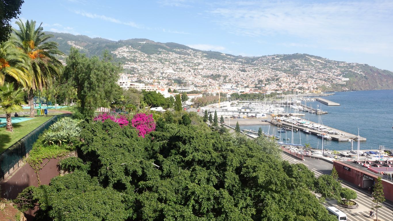 Funchal von oben, faszinierende Hauptstadt Madeiras: Stadt mit Geschichte und Charme