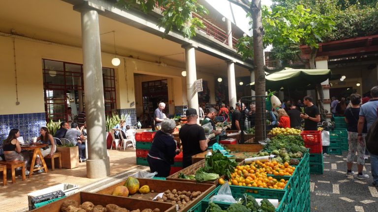 Blick auf den Mercado dos Lavradores (Der Markt der Bauern)