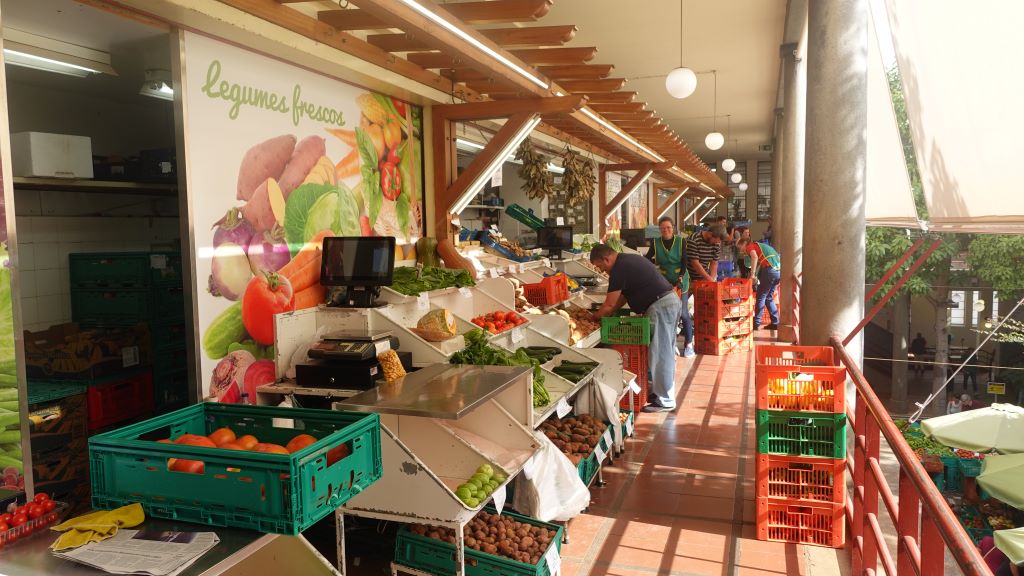 Großes Warenangebot, auch im 1. Stockwerk