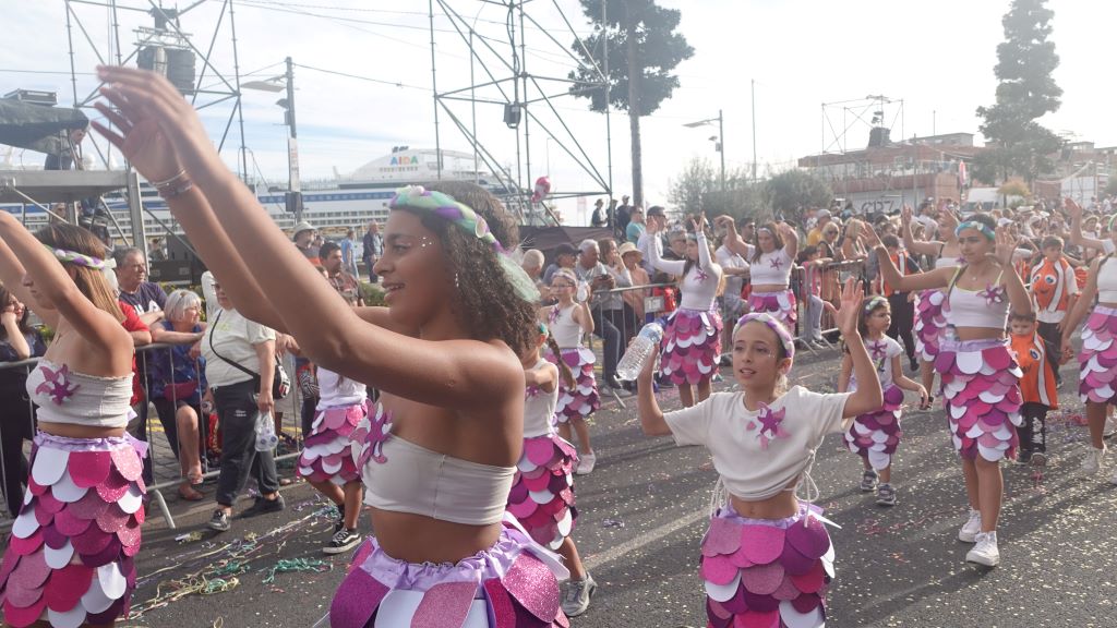 Karneval auf Madeira: ein farbenfrohes, spektakuläres, fröhliches, friedfertiges Fest