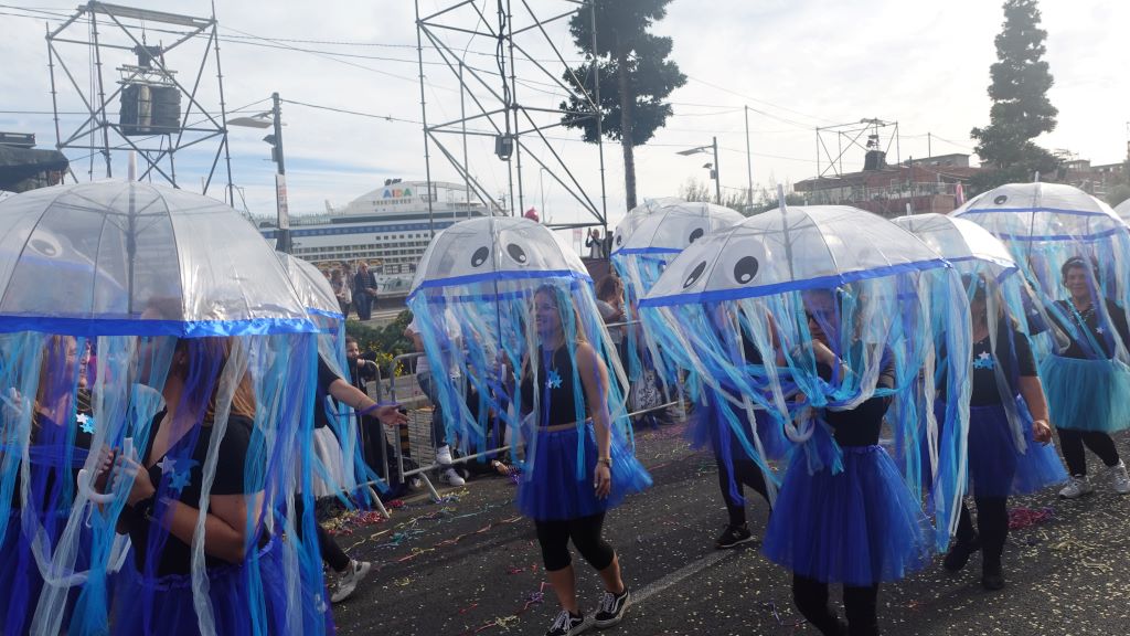 Karneval auf Madeira: ein farbenfrohes, spektakuläres, fröhliches, friedfertiges Fest