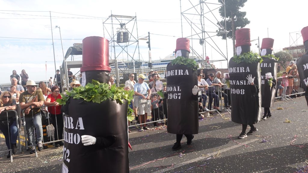 Karneval auf Madeira: ein farbenfrohes, spektakuläres, fröhliches, friedfertiges Fest