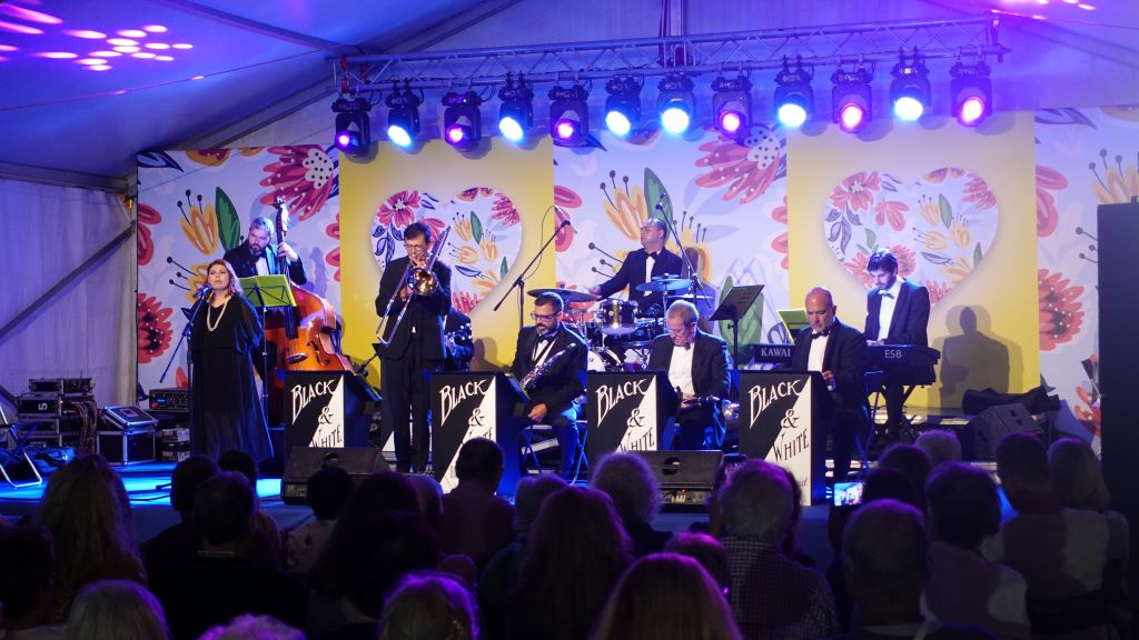 Die angesagteste Jazzband der Insel auf der Bühne