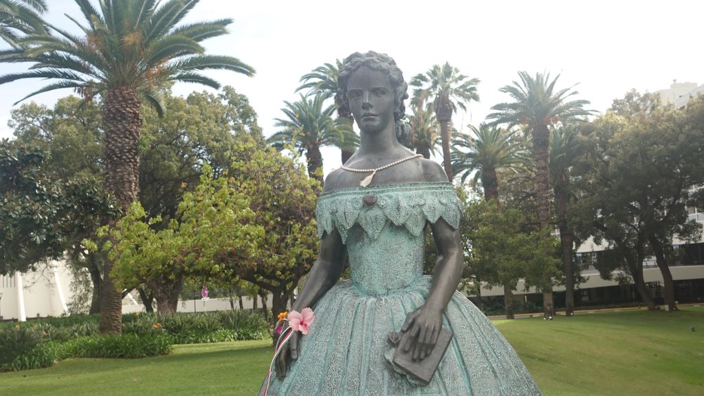 Statue von Kaiserin Sissi vor dem Casino in Funchal