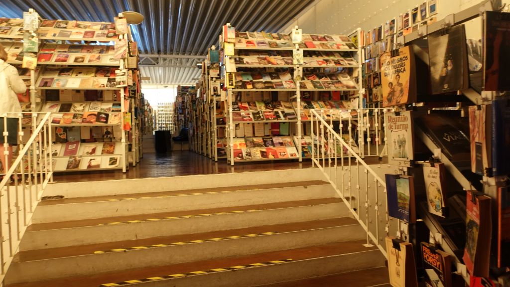 Über zahlreiche Treppen kommst du zu den einzelnen Räumen