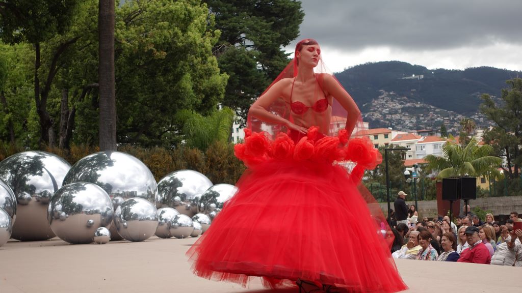 Model in rot