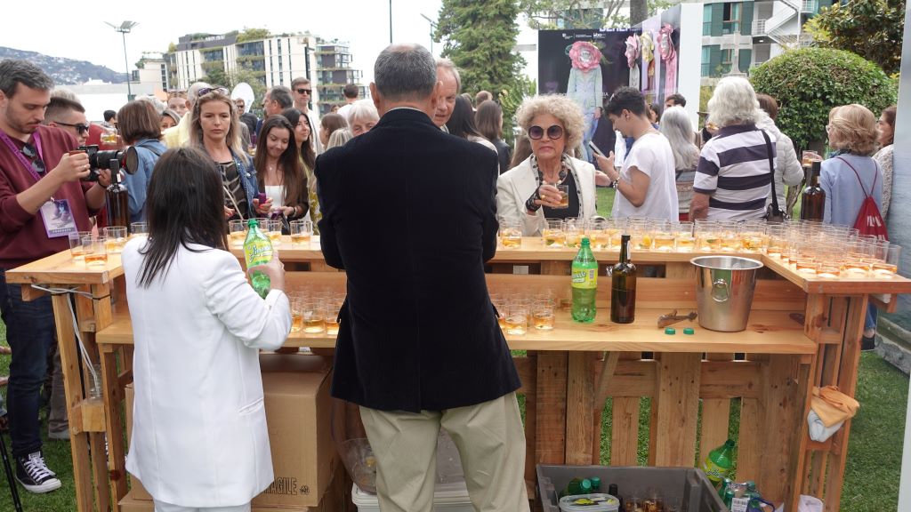 Zum Abschluss ein erfrischender Drink an der Bar
