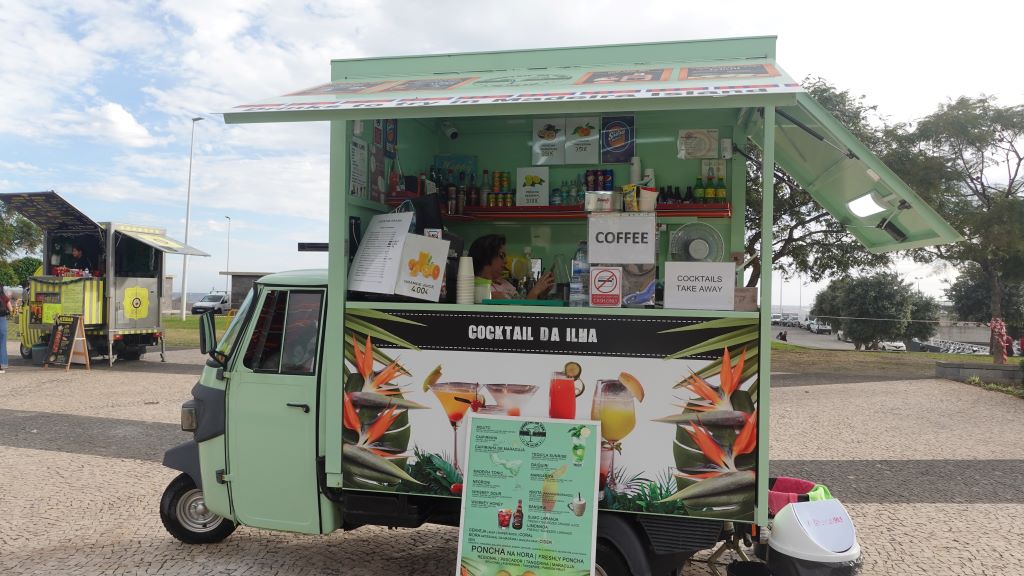 Foodtrucks an der Promenade in Funchal