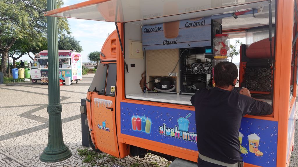 Foodtrucks an der Promenade in Funchal