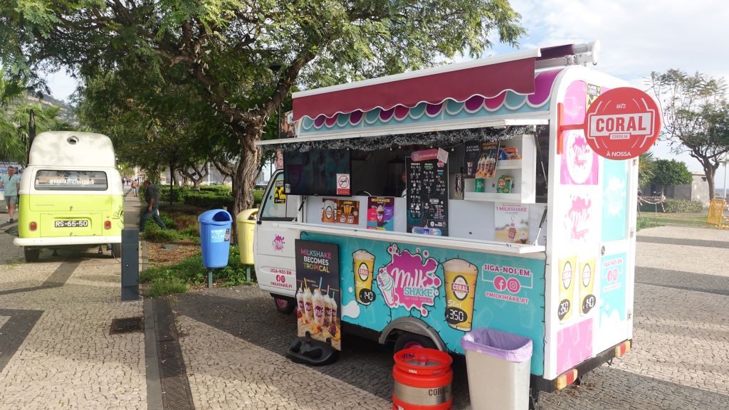 Foodtrucks an der Promenade in Funchal