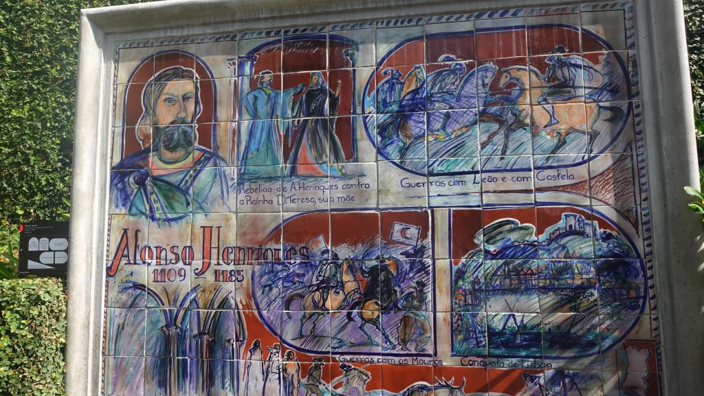 Auf den Azulejos wird die portugiesische Geschichte dargestellt.