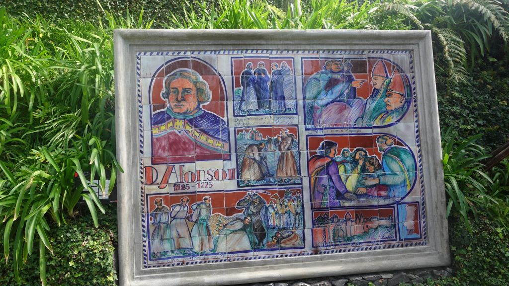 Auf den Azulejos wird die portugiesische Geschichte dargestellt.