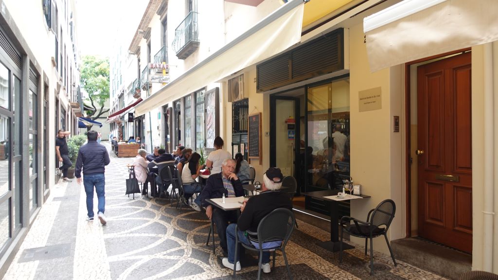 Innen und Außen gut besucht: Restaurant Vera Cruz
