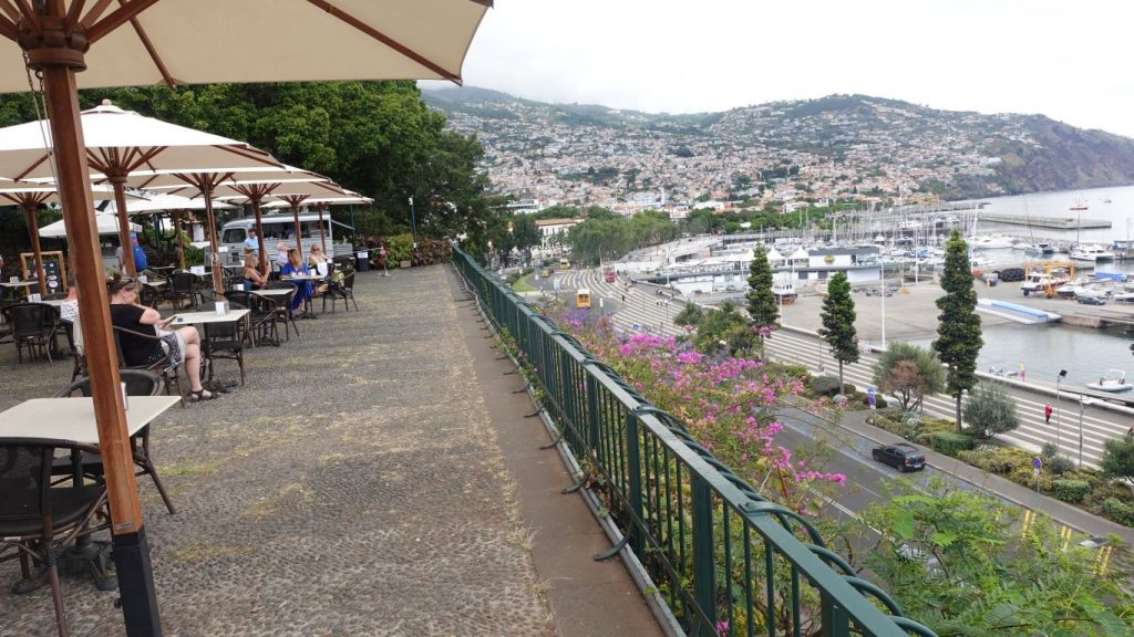 Absolute Top-Lage in Funchal: Café Santa Catarina - Blick von der Terrasse