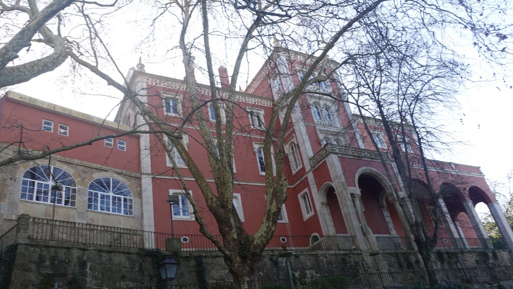 Bild eines weiteren herrschaftliche Palastes, die das Stadtbild von Sintra bestimmen
