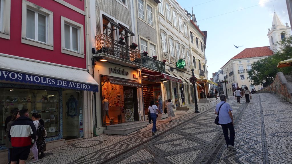 Fußgängerstraße neben dem Kai