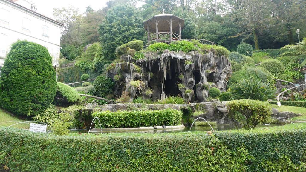 Interessant gestaltete Gartenanlage