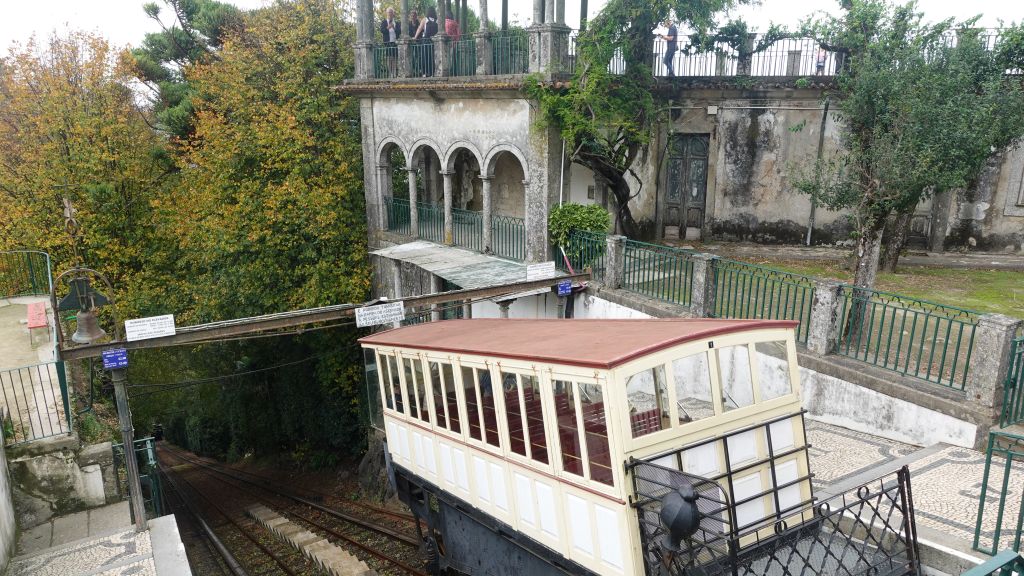 Die mit Wasserkraft betriebene Standseilbahn