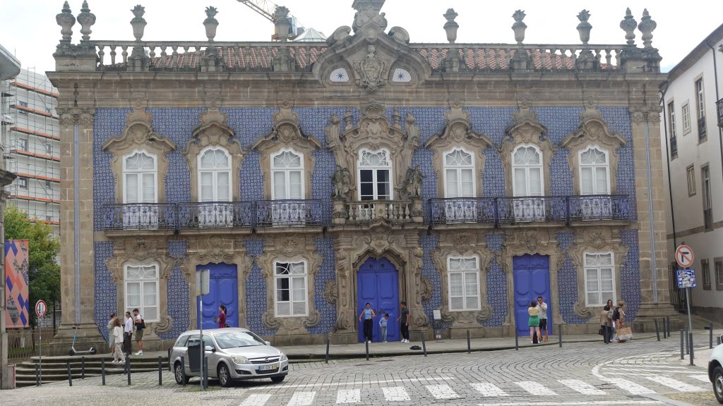 Herrschaftliches Haus mit der typischen Fliesenfassade