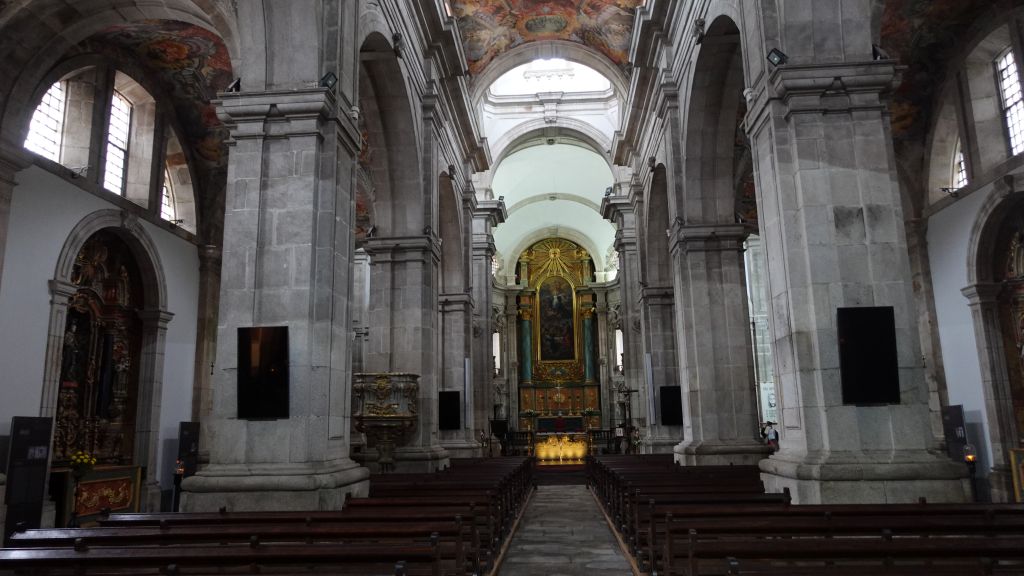 Kathedrale von Lamego - Blick durch den Hauptgang auf den Altar