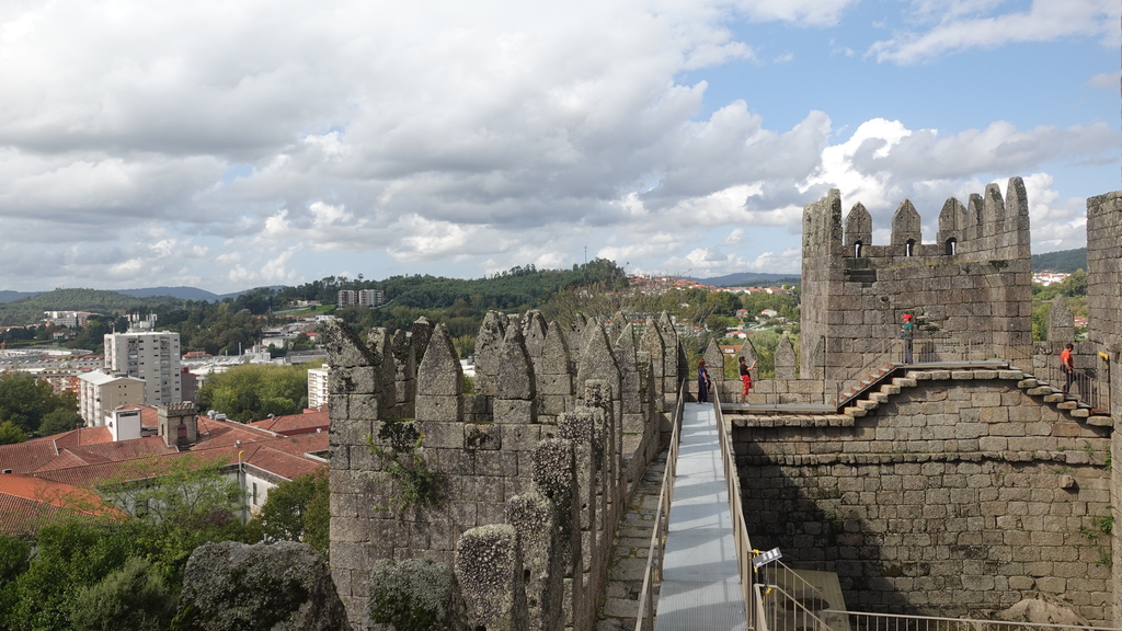 Blick von der Burgmauer auf die Außenwelt