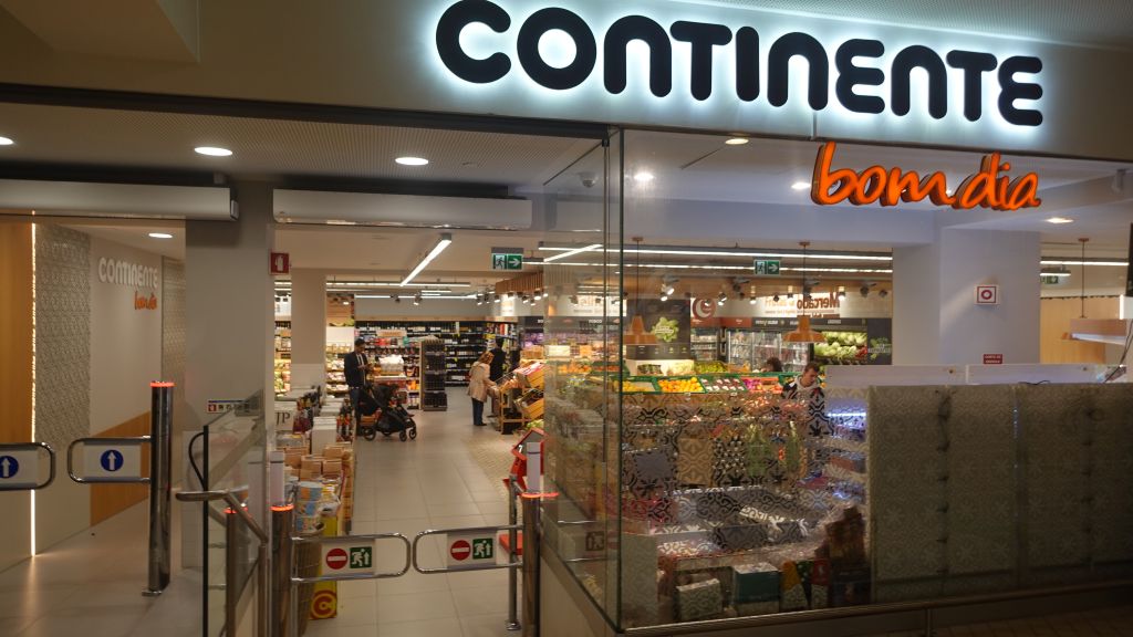 Der Supermarkt Continente in der Nähe - Bild vom Eingangsbereich