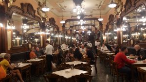 Gastraum im Belle-Epoque-Café Majestic in Porto