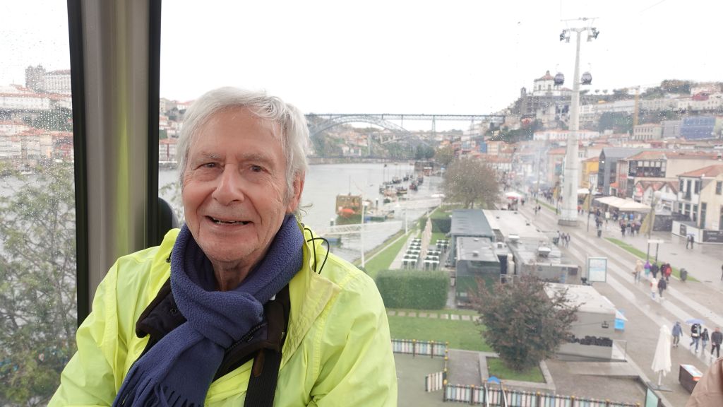Vom Regen überrascht - Klaus sitzt in der Gondel und wird nicht nass