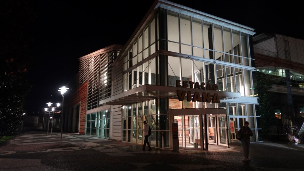 Shopping-Center Estaçᾶo Viana direkt am Bahnhof