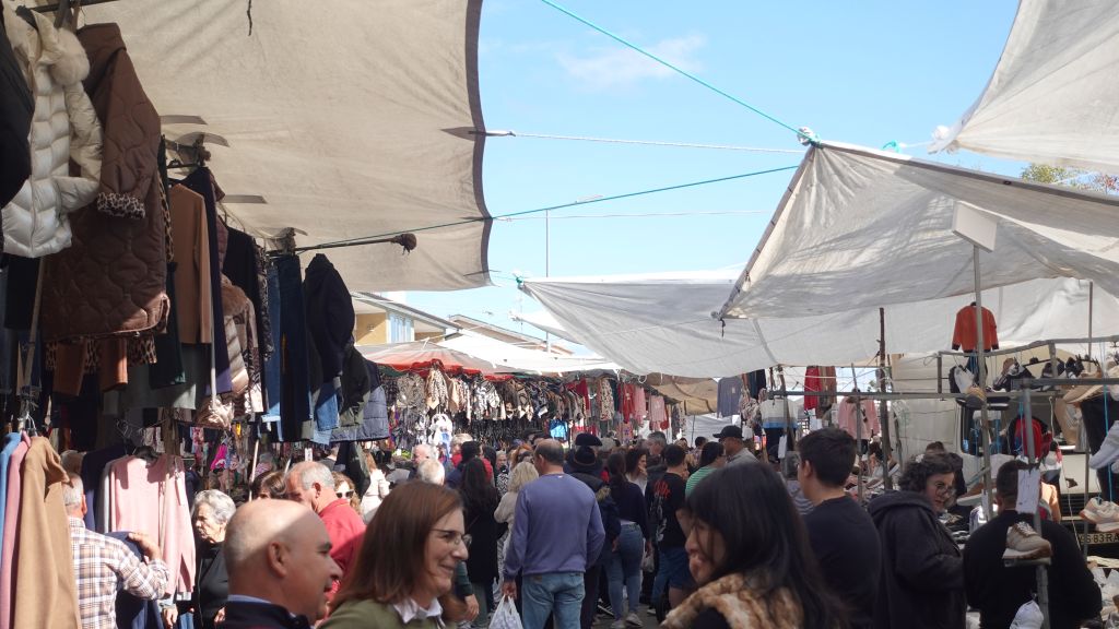 Platzangst darfst du nicht haben - große Menschenmenge auf dem Markt