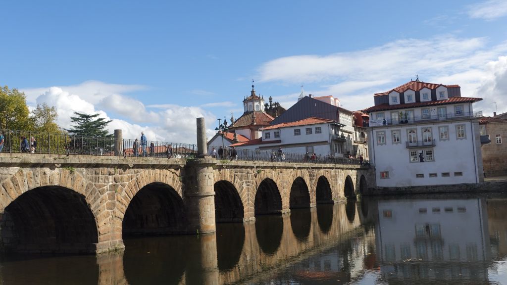 Brücke Ponte do Trajano: Über 12 Bögen musst du gehen - Blick vom Ufer aus
