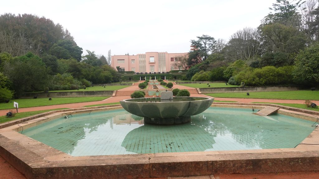 Serralves: Wichtigstes Museum für zeitgenössische Kunst - Blick vom Park aus auf das Museum