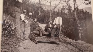 Besucher auf Schlittentaxi