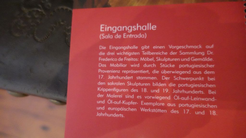 Schrifttafel in der Eingangshalle