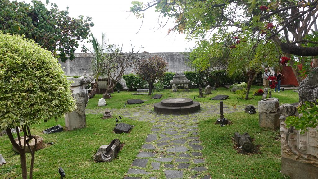 Nach dem Museumsbesuch ein Spaziergang im Garten